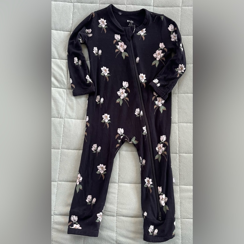 Kyte Baby Midnight Magnolia Black Zip Romper Size 6-12 Months Bamboo